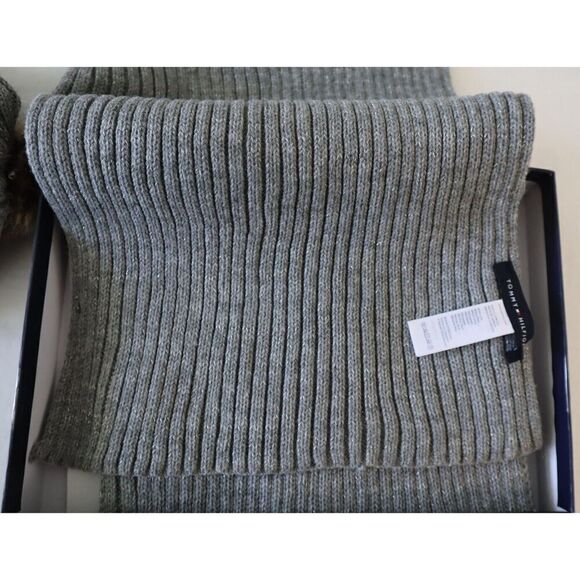 Tommy Hilfiger THW000148C-032 Women's OS Gray Pom Hat & Scarf Set - Picture 4 of 8